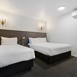 Two Bedroom Suite a Lake Mountain View